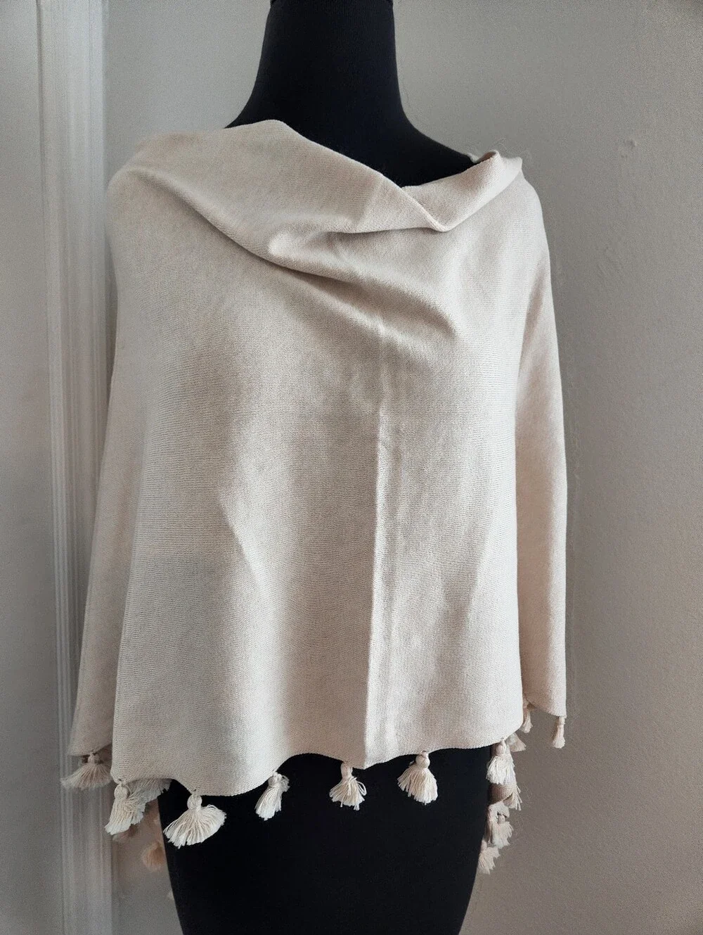 Elegant Cream Tassel Wrap Shawl - Unbranded